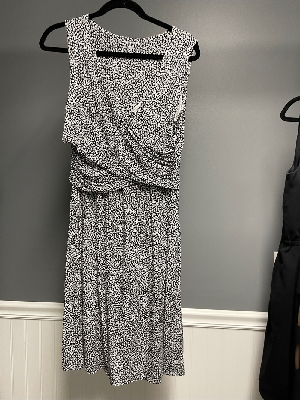 Amazon Essentials Black and White Sleeveless Printed Midi Dress